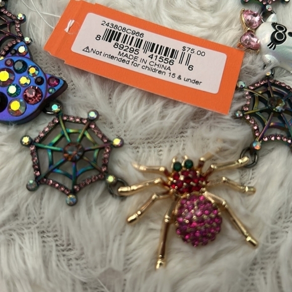 🖤🔹️Betsey Johnson 🔹️Halloween spiders ghost Necklace ✨️🕸 - Picture 7 of 7